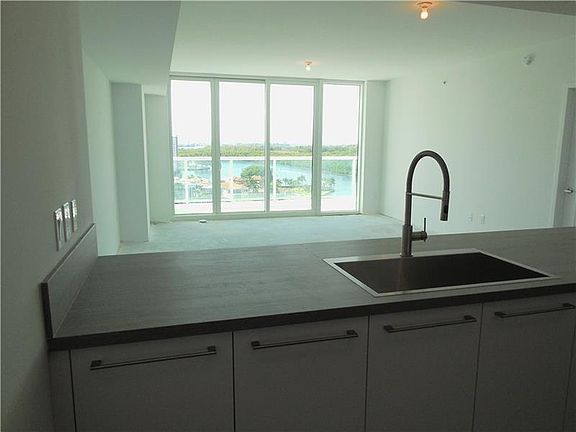 3rd image of 400 Sunny Isles Blvd APT 1207