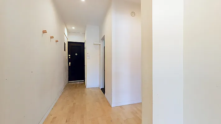 Sold by Remax City Square | media 7