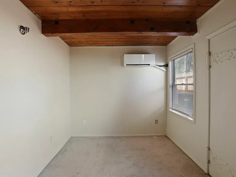 503 E Essex St — Photo 7