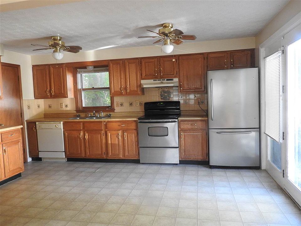 77 Sprague St, Manchester, NH 03103 Zillow