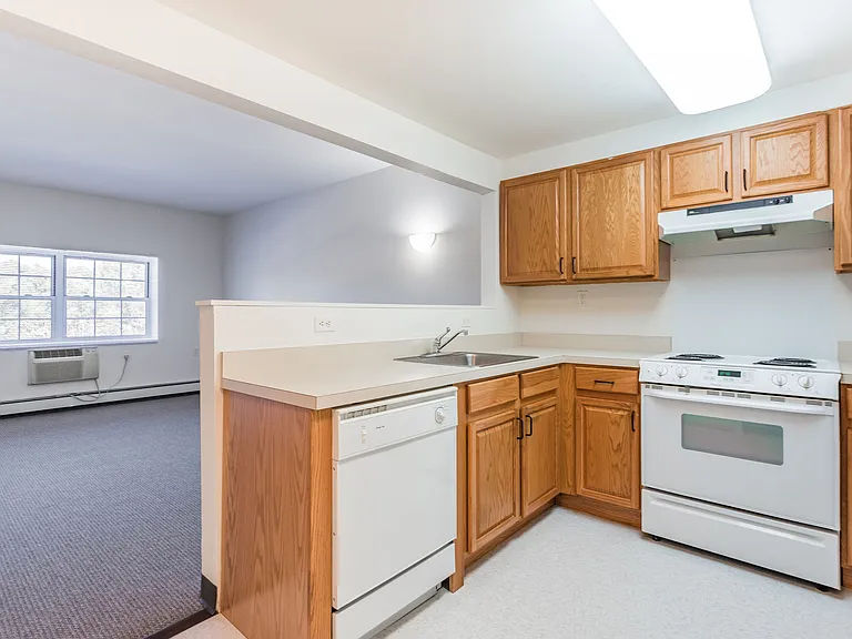 Medford Landing Apartments — Photo 27