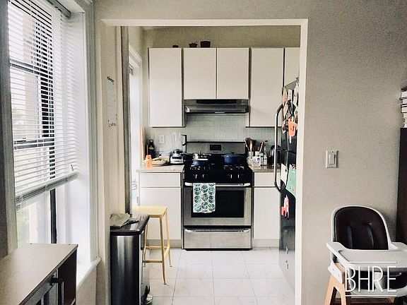 5th image of 478 Henry St