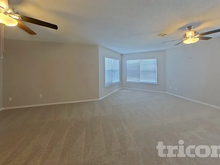 541 Gibson St — Photo 6