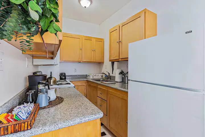 1709 University Ave — Photo 5