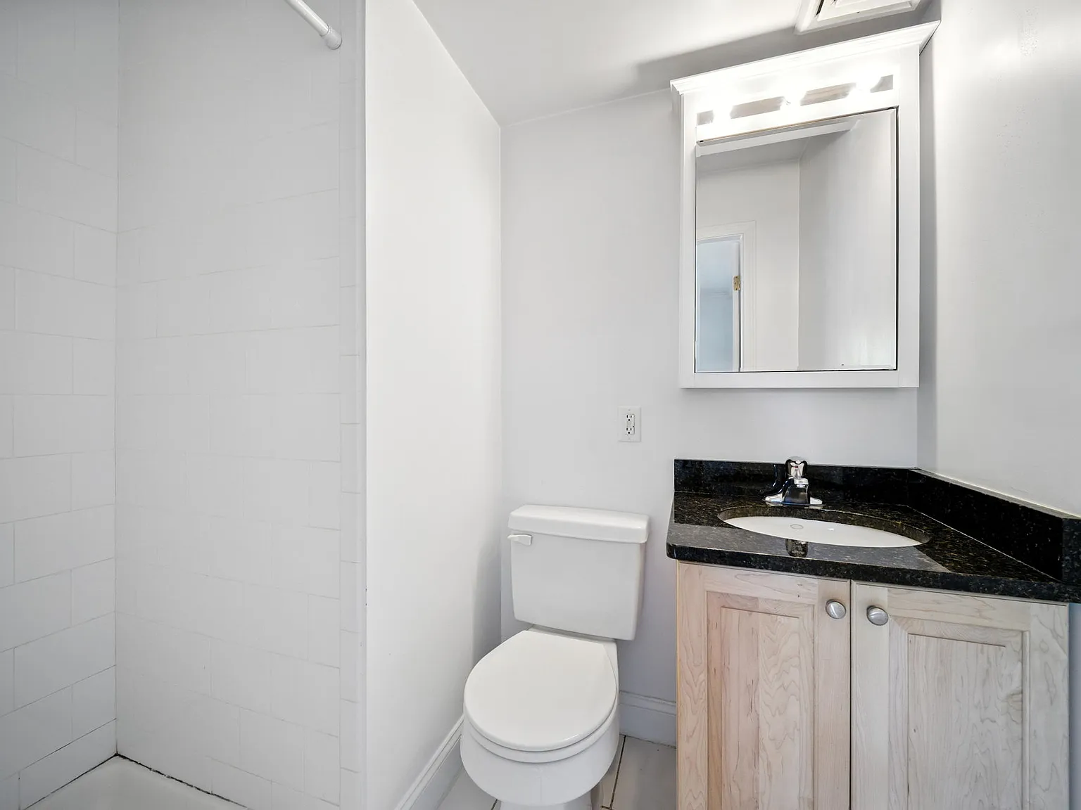 3 bed, 1053 sqft, $3,100 — Photo 4