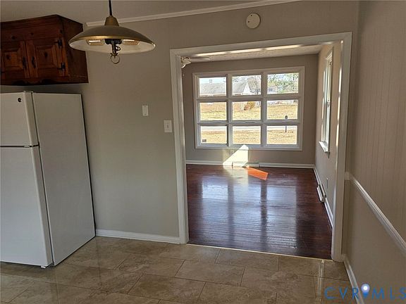 5th image of 7979 Kenmore Dr