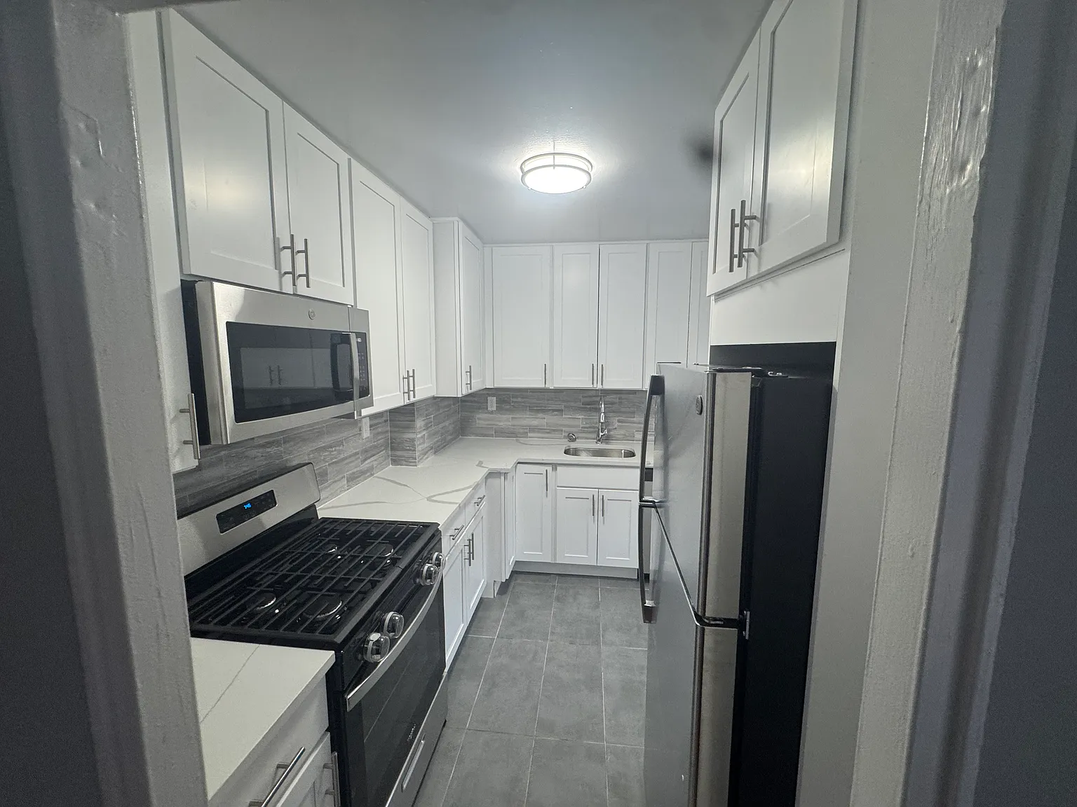 2 bed, 750 sqft, $3,250 — Photo 1