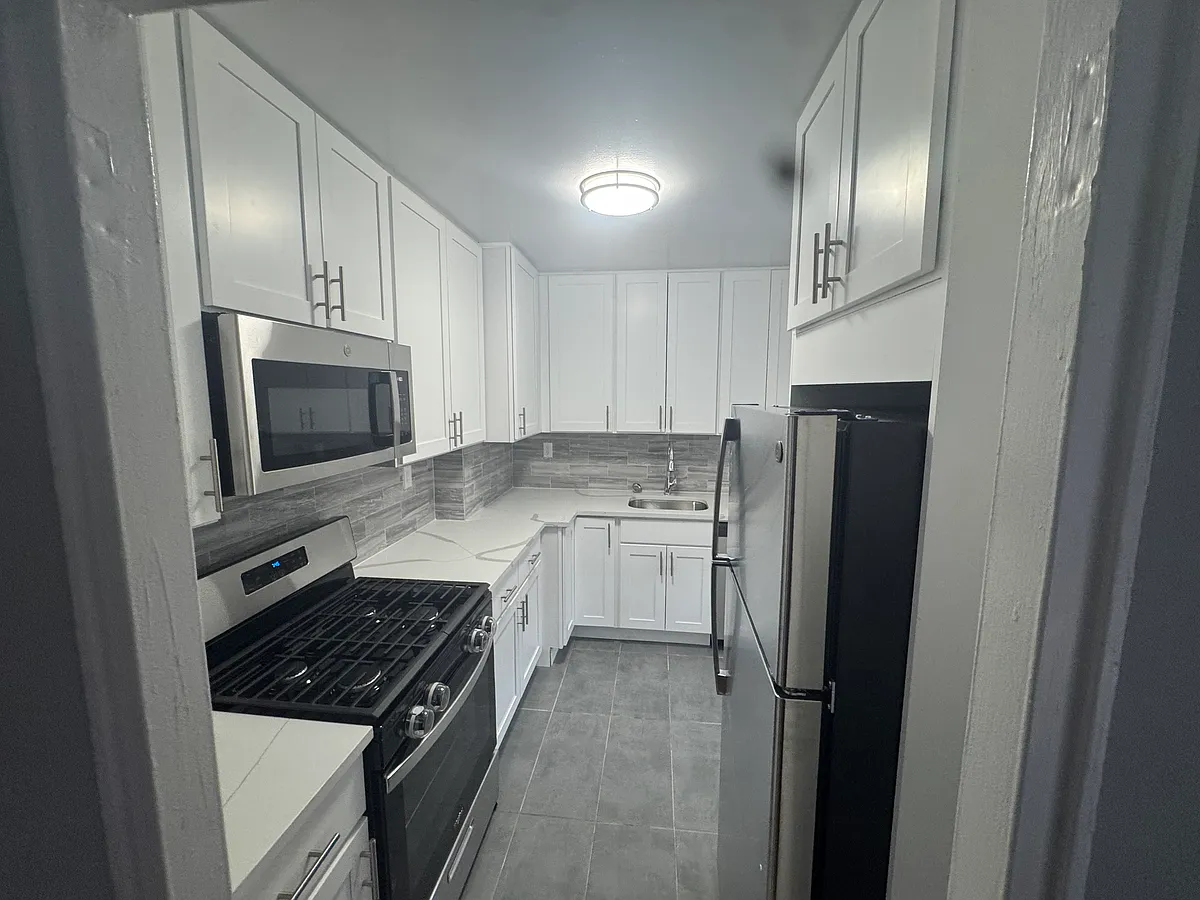 Building Photo - 73-02 192nd St #2