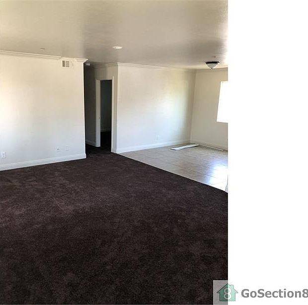 1st image of 858 E 88th Pl