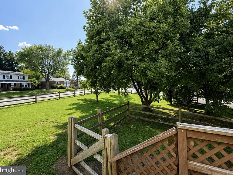 256 W Beidler Rd — Photo 30