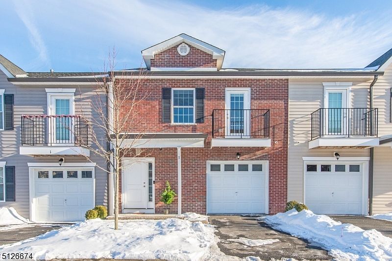1st image of 3 Giancarlo Ln