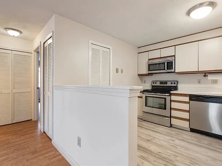 11 Gibbs St #I — Photo 3