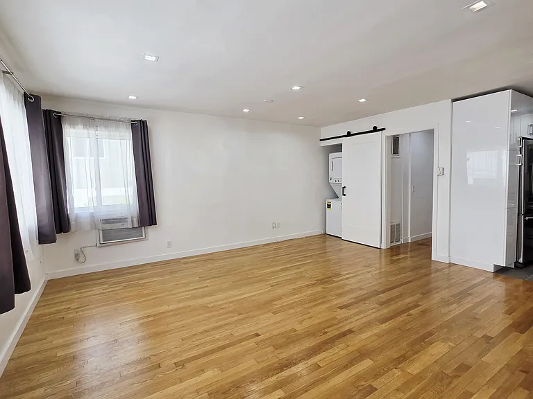 1104 S Masselin Ave #4 — Photo 2