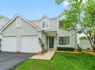 388 Bunker Hill Cir, Aurora, IL 60504