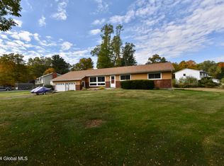 8 Locust Ln, Clifton Park, NY 12065
