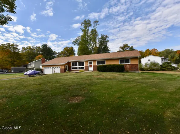 8 Locust Lane, Clifton Park, NY 12065