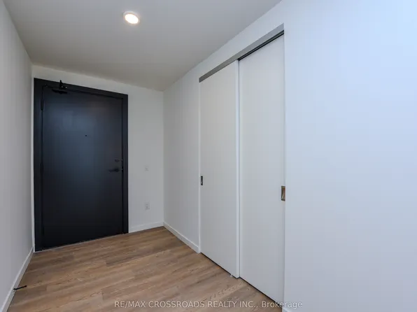 689 The Queensway, Toronto, ON