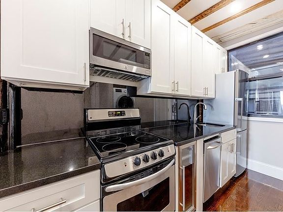 2nd image of 113 Christopher St APT 4C