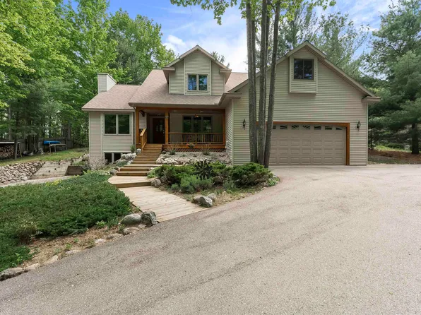 4340 Hampshire Dr, Williamsburg, MI 49690