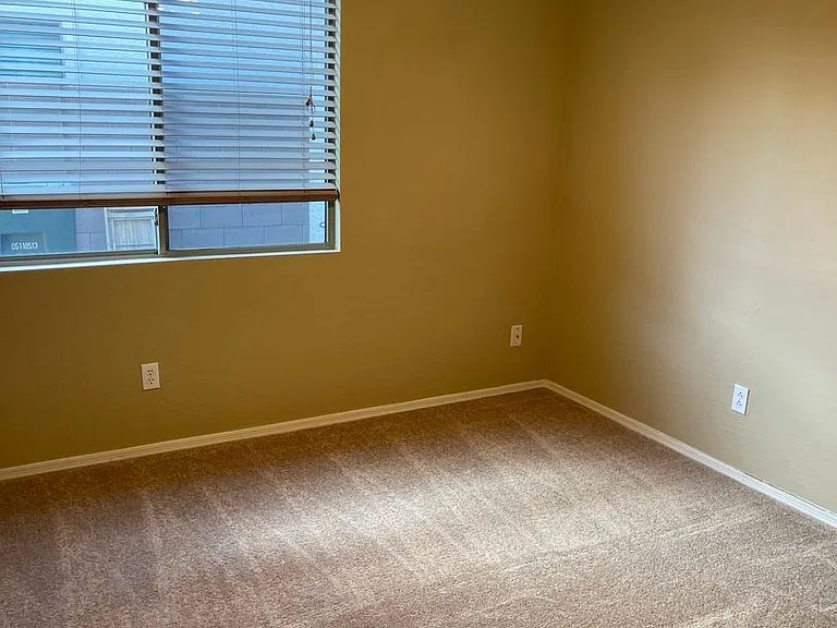 8211 S 54th Ave — Photo 10