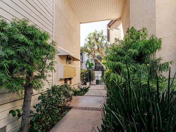 5th image of 14990 Victory Blvd Unit 103