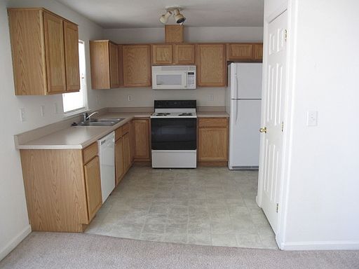 2nd image of 40 Cloud Dr Unit A