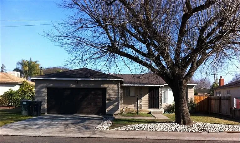 1704 Clark Dr photo 1