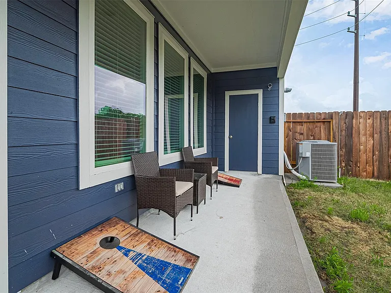 10405 Hadley Park Trl — Photo 32