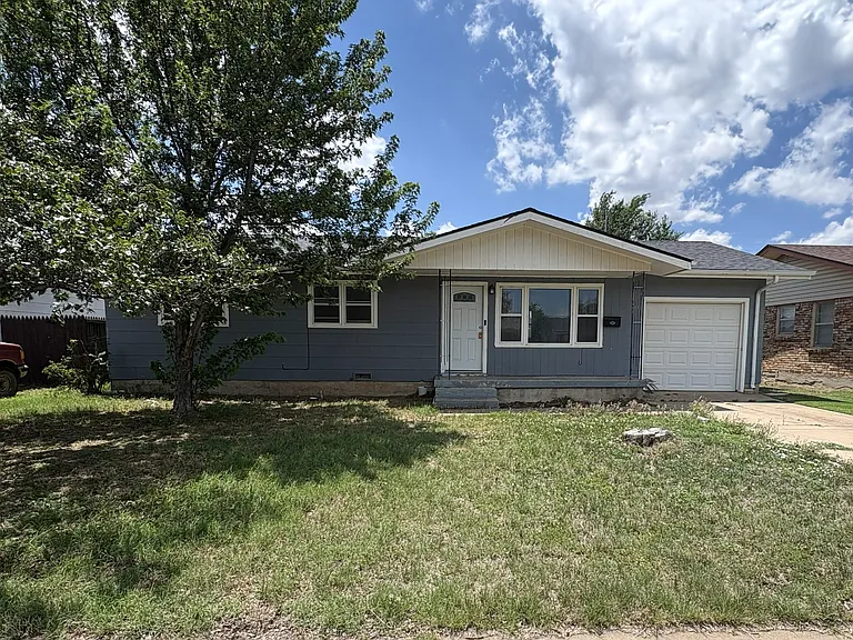 2209 N Dwight St — Photo 2