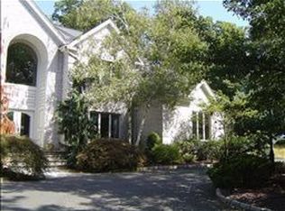 320 Warrenville Rd, Green Brook, NJ 08812