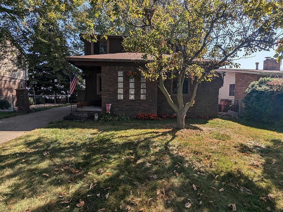 1st image of 39440 Lakeshore Dr