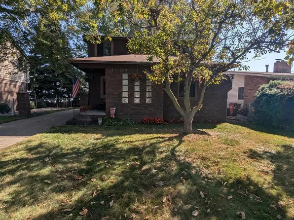 39440 Lakeshore Dr, Harrison Township, MI 48045