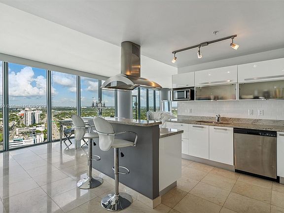 5th image of 601 NE 36th St APT 2801