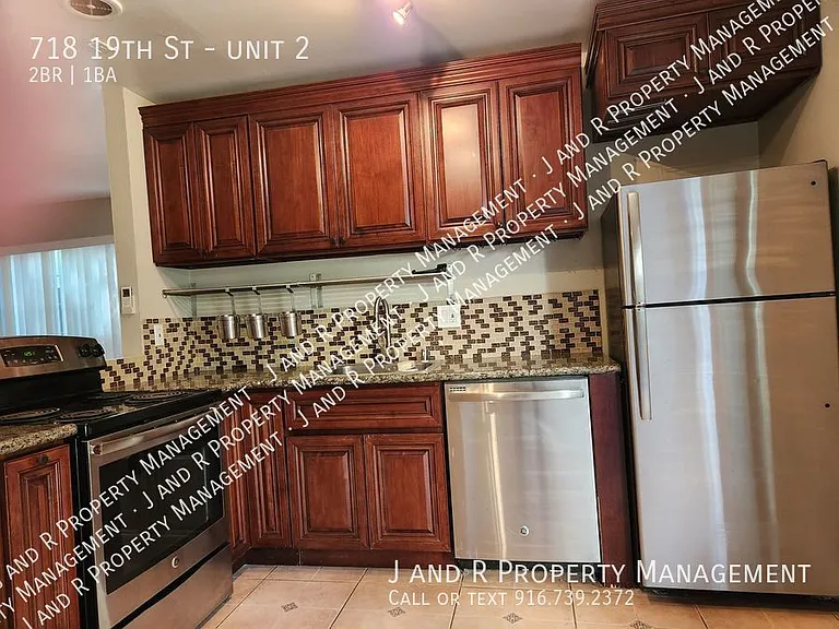 718 19th St #2 — Photo 3