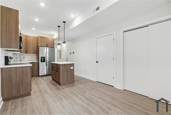 2203 N 8th St — Photo 11