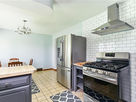 5th image of 74 Evans Ave