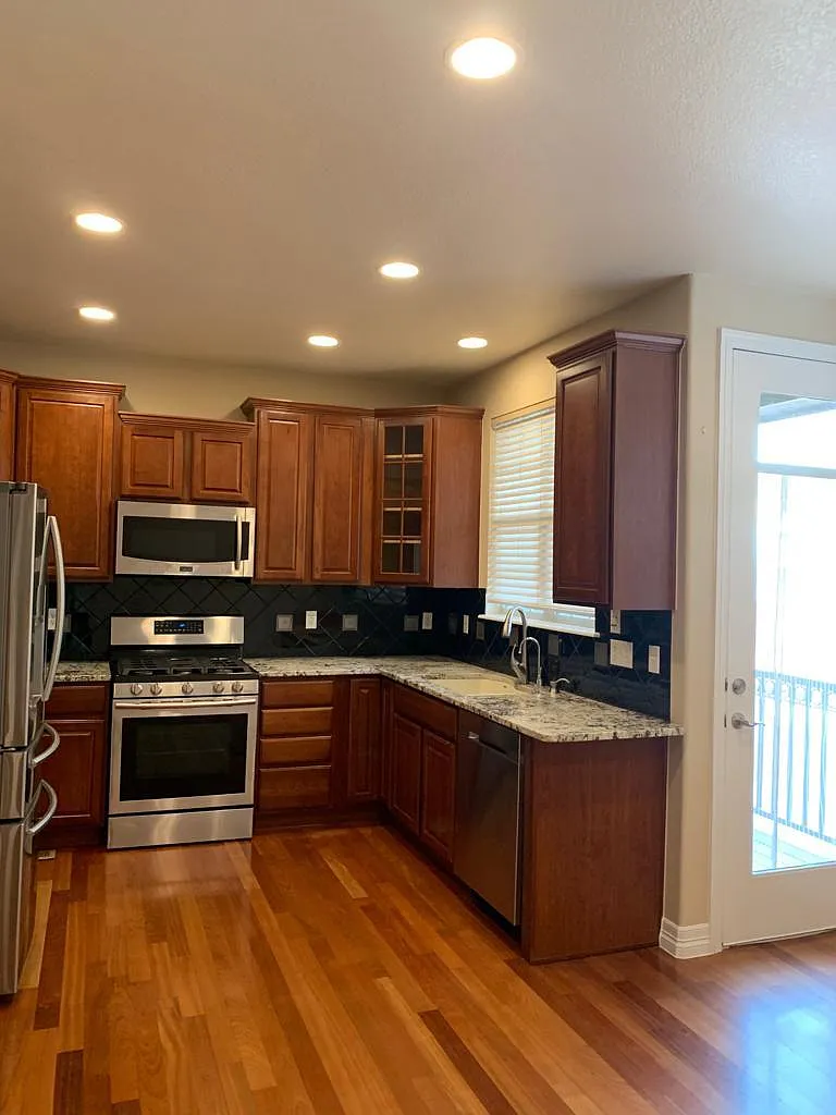 2 bed, 2.5 bath, 1650 sqft, $3,000 — Photo 4