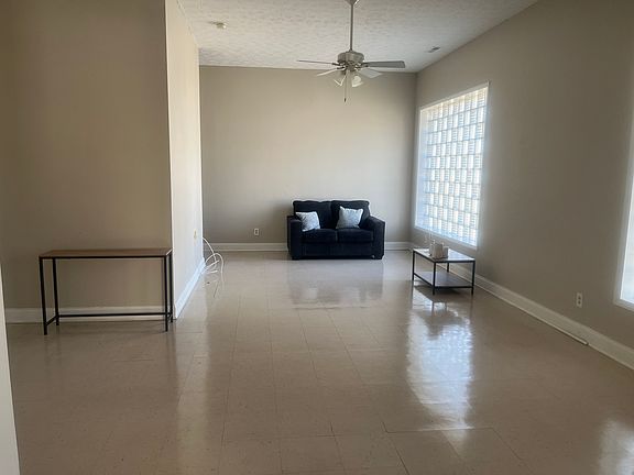 3rd image of 123 The Blvd #A