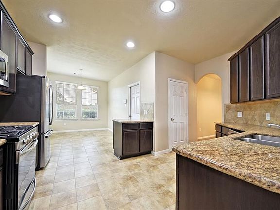 3rd image of 5823 Plantation Forest Dr