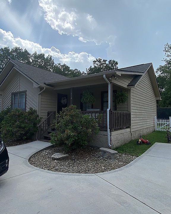 1st image of 810 Mockingbird Dr