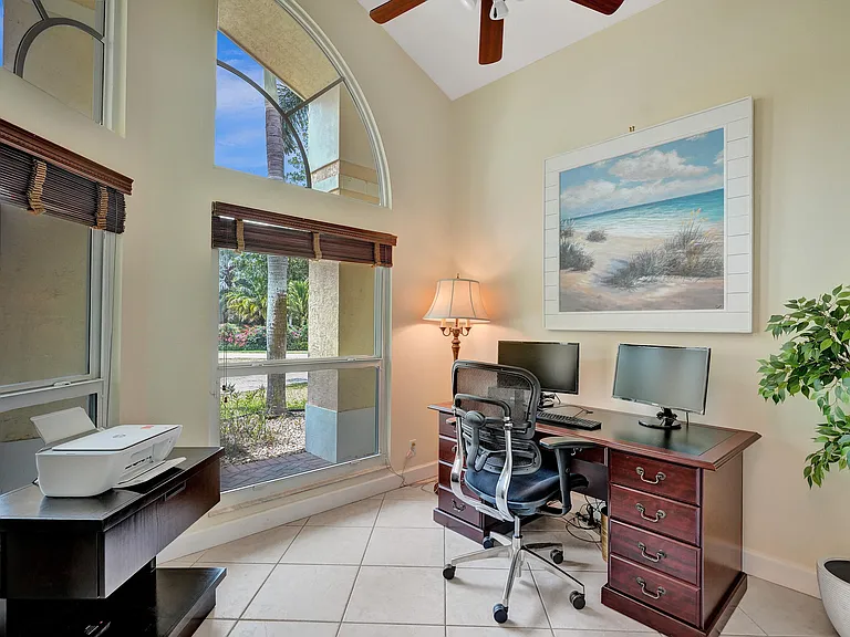 15910 Lindbergh Ln — Photo 22