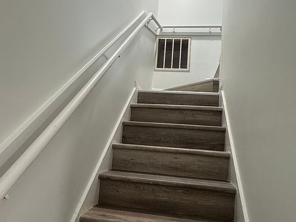 5th image of 106 Woodlake Ct