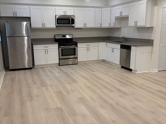 2nd image of 14143 Burbank Blvd APT 203