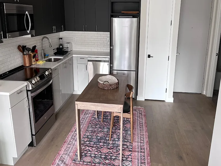 1390 Putnam Ave #4R — Photo 8