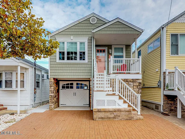 222 Hiering Ave — Photo 1