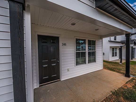4th image of 233 Whispering Hills Blvd