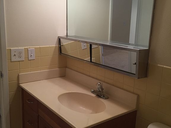4th image of 700 Melrose Ave APT J3