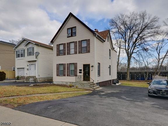 2nd image of 472 Stuyvesant Ave