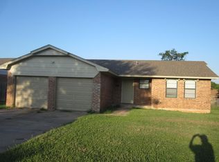 2608 Larkspur Rd, Moore, OK 73160