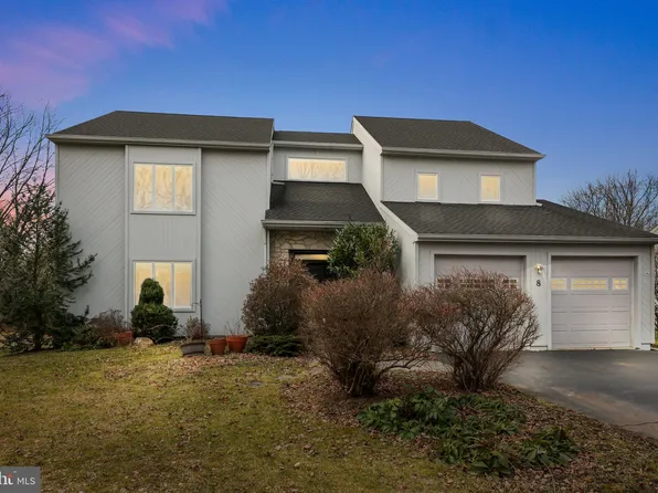 8 Sawmill Ln, Newtown, PA 18940